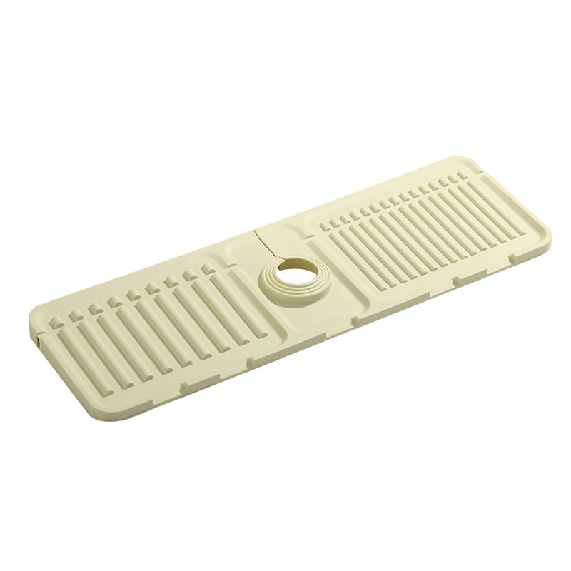🥳2026 HOT SALE🥳💞50K+ SOLD! 💦🚰 Faucet Splash Guard & Draining Mat – stops water splashing on countertops. 5° slope drains instantly, keeps sink area dry & mould-free. Fits most faucets! 🧼✅