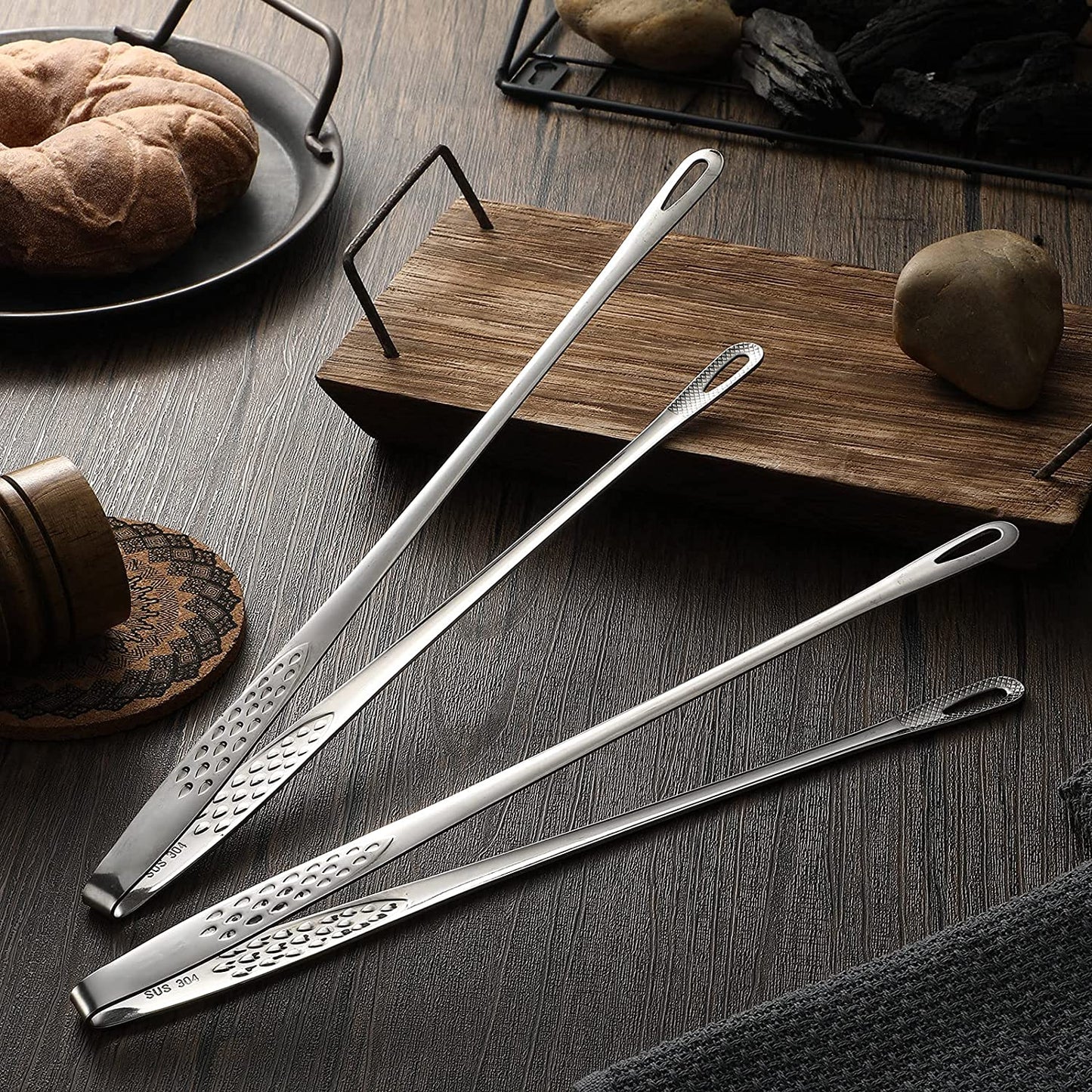 🥳2026 HOT SALE🥳💞50K+ SOLD! 🍖🔥 50% OFF + BUY 1 GET 1 FREE! Stainless Steel Barbecue Tongs – Integrated design, easy grip & effortless clamping. Food‑grade stainless steel – versatile for kitchen & outdoor BBQ! 🥩✨