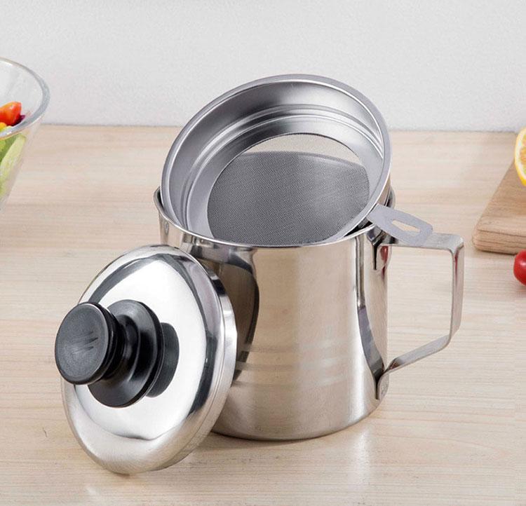 🥳2026 HOT SALE🥳💞50K+ SOLD!🍳🧴 50% OFF! Oil Filter Pot – 304 stainless steel, fine mesh filter. Stores & reuses frying oil. Dust‑proof lid, drip‑free pour. A kitchen must! 🛡️✨