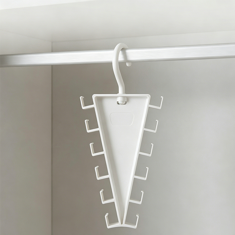 🥳2026 HOT SALE🥳💞50K+ SOLD! 🧣🧢 50% OFF! Triangle Closet Organizer – V-shaped design hangs belts, scarves & ties neatly on both sides. 360° rotating hook – grab what you need without rummaging. Perfect for small wardrobes! 🏠✨