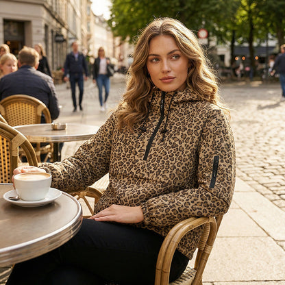 🥳2026 HOT SALE🥳💞50K+ SOLD!🦁👵50% OFF! Hooded Leopard Pullover – Perfect for chilly British days! Cosy hood keeps wind out, pocket warms hands. Soft, lightweight & easy to wear. 🍂☕