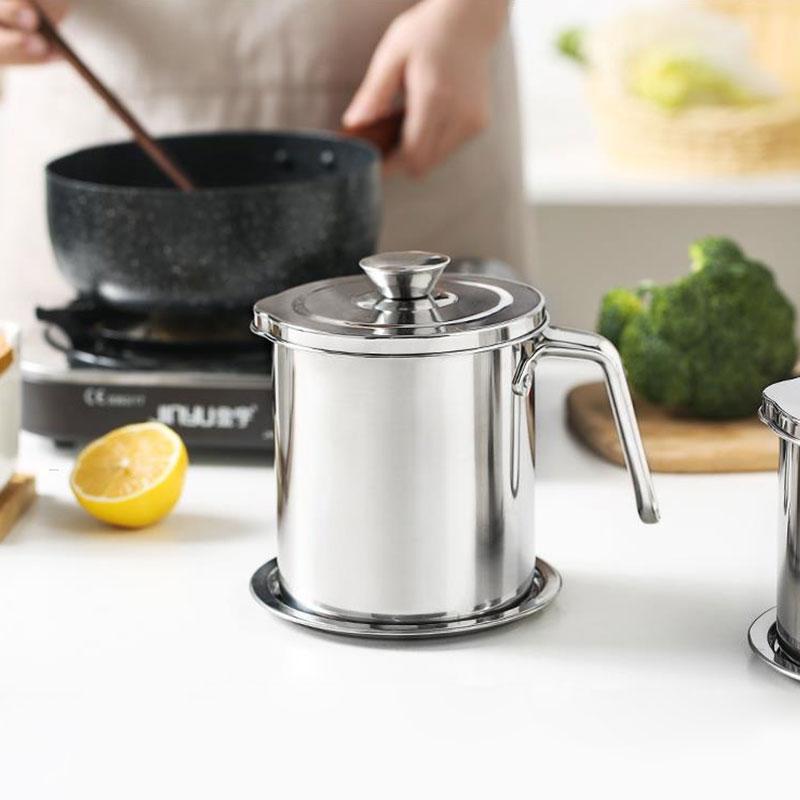 🥳2026 HOT SALE🥳💞50K+ SOLD!🍳🧴 50% OFF! Oil Filter Pot – 304 stainless steel, fine mesh filter. Stores & reuses frying oil. Dust‑proof lid, drip‑free pour. A kitchen must! 🛡️✨