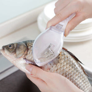 🥳2026 HOT SALE🥳💞50K+ SOLD! 🐟🧹 50% OFF! Fish Scale Remover with Collection Cover – Stainless steel scraper catches flying scales, built‑in collection chamber keeps sink tidy. Buy more, save more – from £4.99 – perfect gift for home cooks! 🛁✨