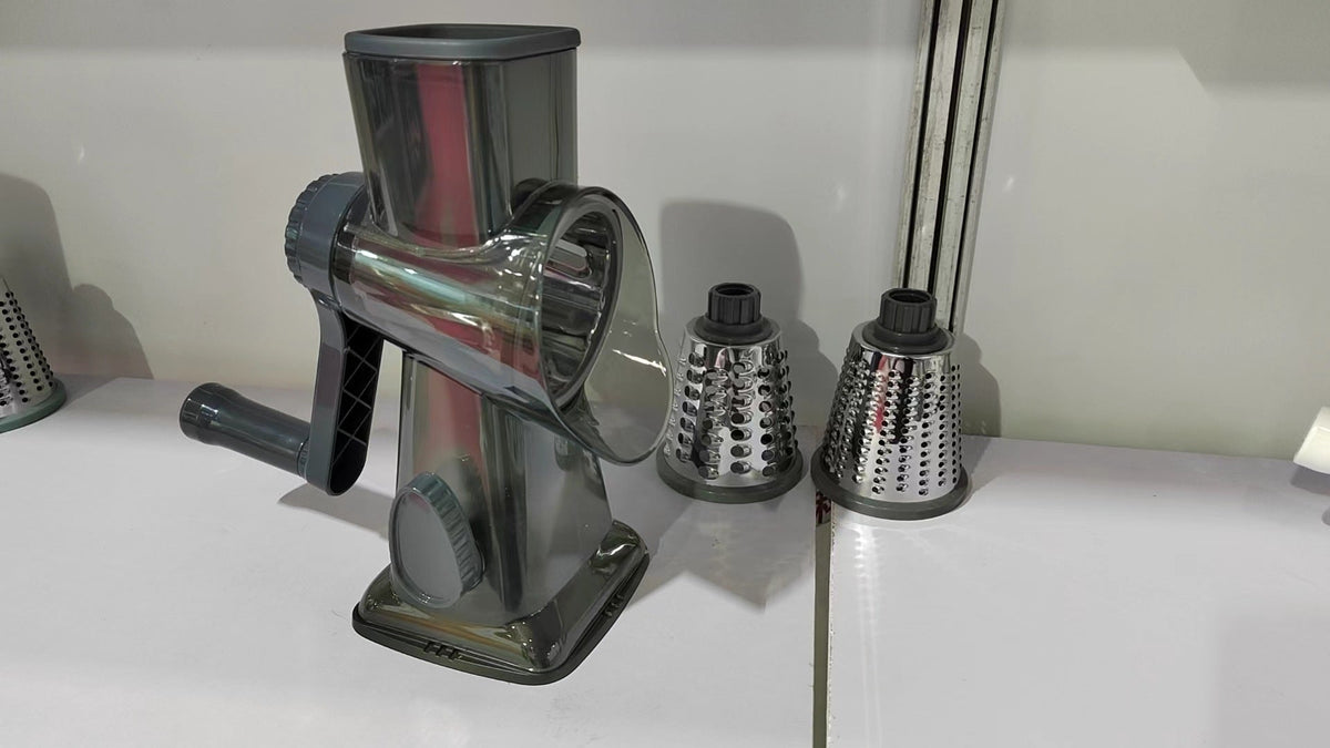 🥳2026 HOT SALE🥳💞50K+ SOLD! 🥕🛡️ BIG DISCOUNT! 3-in-1 Rotary Cheese Grater – safe feeding port prevents cuts, no more bloody fingers! Grates cheese, slices veg & spiralizes in seconds. Perfect for easy, safe home cooking! 🧀✅