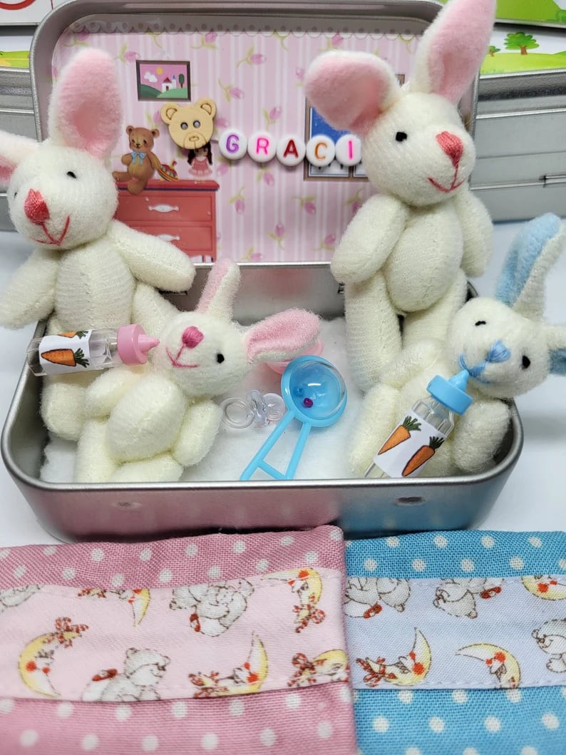 🥳2026 HOT SALE🥳💞50K+ SOLD!🥚💝 50% OFF! Tiny Plush Bunny Tin – Pocket-sized cuteness for Easter. Collectible mummy bunny in a keepsake tin. Great for egg hunts or gifts. 🐇🎀