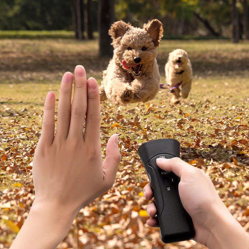 🥳2026 HOT SALE🥳💞50K+ SOLD!💥🌠🐕 50% OFF! Ultrasonic Dog Repeller – Stops barking safely & humanely. Compact & portable, perfect for walks. No harm, just peace. 🚶‍♂️✨