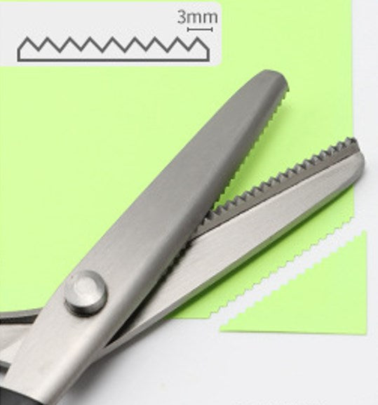 🥳2026 HOT SALE🥳💞50K+ SOLD! ✂️🧵 50% OFF! DIY Serrated Sewing Scissors – Ultra-sharp stainless steel, cuts cleanly to the tip. Ideal for fabric, leather & paper – perfect zigzag edges every time! 🎨✅