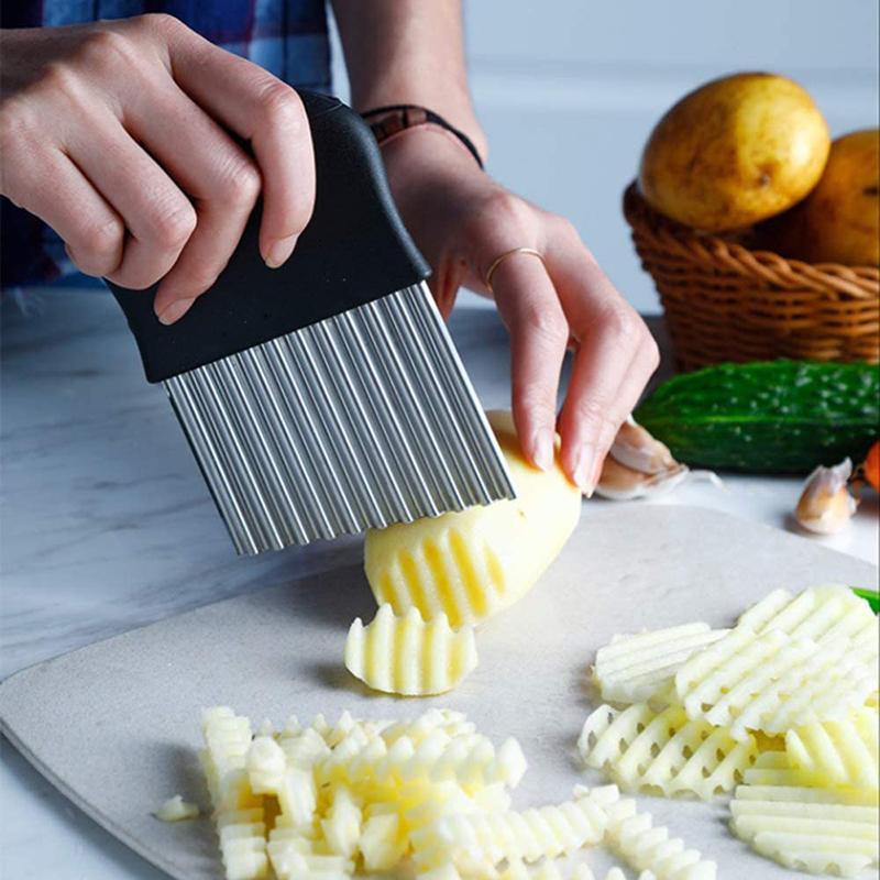 🥳2026 HOT SALE🥳💞50K+ SOLD! 🔥🥔 BUY 2 GET 1 FREE! Wave Potato Cutter – Stainless steel blade, crinkle & waffle cuts. No batteries needed – perfect for chips, veggies & garnishes! 🔪✨