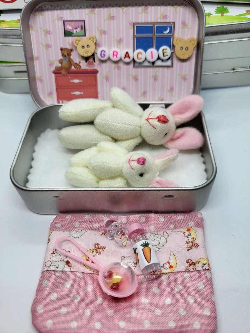 🥳2026 HOT SALE🥳💞50K+ SOLD!🥚💝 50% OFF! Tiny Plush Bunny Tin – Pocket-sized cuteness for Easter. Collectible mummy bunny in a keepsake tin. Great for egg hunts or gifts. 🐇🎀