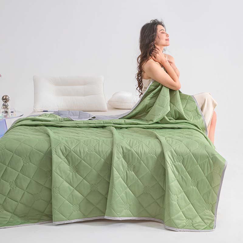 🥳2026 HOT SALE🥳💞50K+ SOLD!🛏️❄️ 50% OFF! Cooling Comforter – Dual‑sided, Q‑Max≥0.4 fabric. One side cools, one side breathes. Sleep sweat‑free! 🌙✨