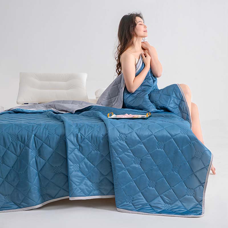 🥳2026 HOT SALE🥳💞50K+ SOLD!🛏️❄️ 50% OFF! Cooling Comforter – Dual‑sided, Q‑Max≥0.4 fabric. One side cools, one side breathes. Sleep sweat‑free! 🌙✨