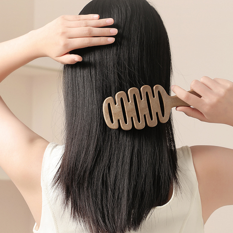 🥳2026 HOT SALE🥳💞50K+ SOLD! 💇✨ 50% OFF! Boar Bristle Curved Hair Brush – lifts roots, smooths knots & adds natural bounce. Gentle on all hair types, less tugging & breakage! 🛡️💚
