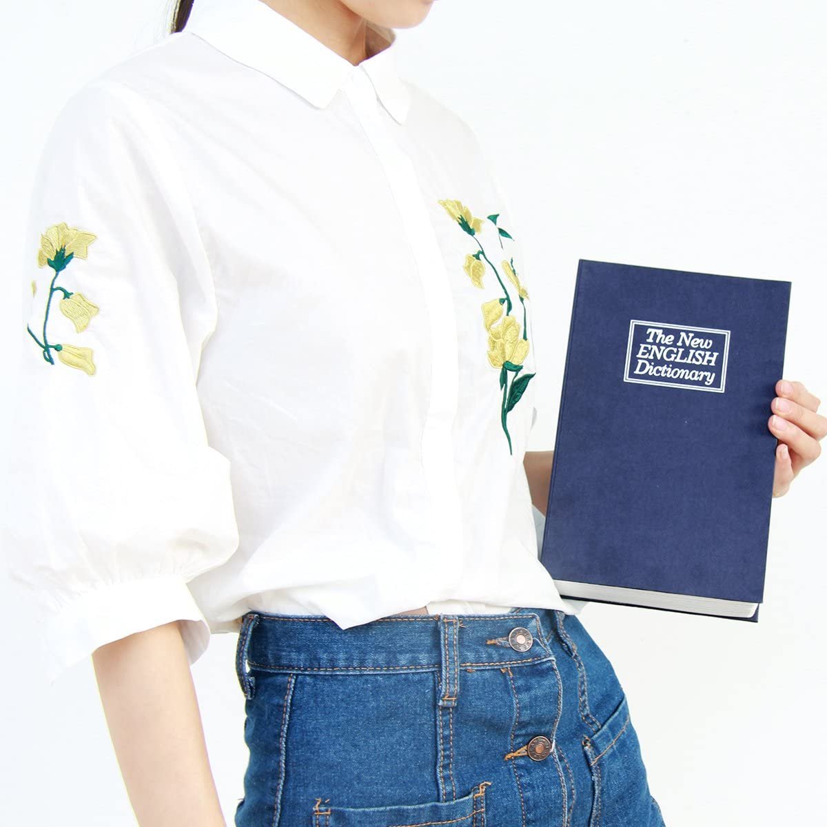 🥳2026 HOT SALE🥳💞50K+ SOLD! 🔒📚 50% OFF! Secret Book Safe Box – Disguised as a real book, blends perfectly on any shelf. Key/combo lock, steel core – keep valuables safe from prying eyes! 🏠✨