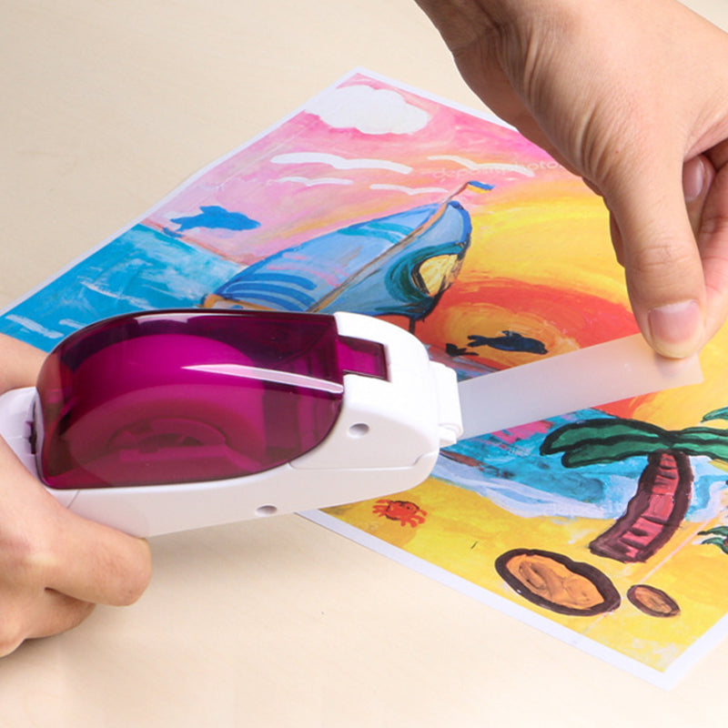 🥳2026 HOT SALE🥳💞50K+ SOLD! 📦✂️ 50% OFF! Portable Tape Cutter – one-hand operation, hidden blade for safety, no batteries. Fits 12/19mm tape. Easy gift wrapping & sealing! 🛡️✅