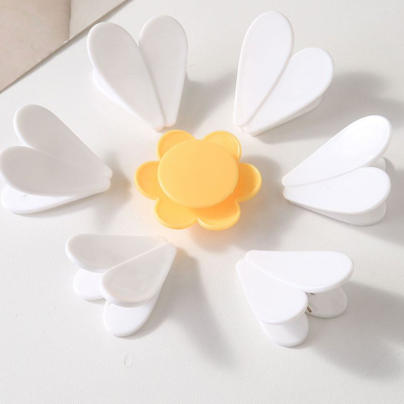 🥳2026 HOT SALE🥳💞50K+ SOLD!💥🌸🔥 Buy 1 Get 1 FREE! 50K+ SOLD – Magnetic Daisy Sealing Clip – 5 petal clips in one flower. Strong magnet sticks to fridge. Seals bags, holds notes. A blooming kitchen helper. 💐✨