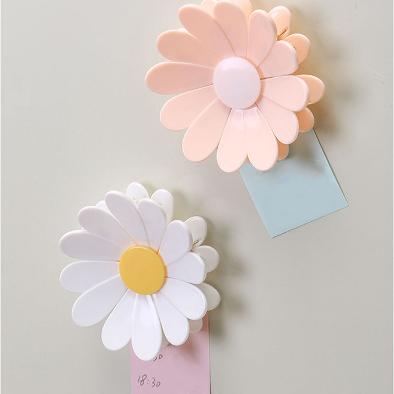 🥳2026 HOT SALE🥳💞50K+ SOLD!💥🌸🔥 Buy 1 Get 1 FREE! 50K+ SOLD – Magnetic Daisy Sealing Clip – 5 petal clips in one flower. Strong magnet sticks to fridge. Seals bags, holds notes. A blooming kitchen helper. 💐✨