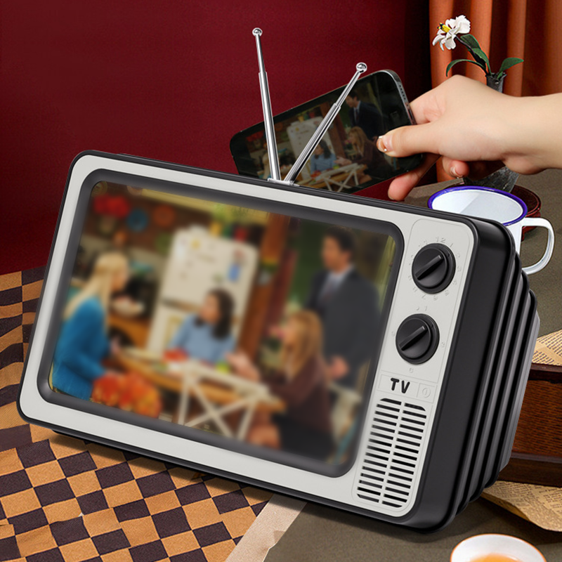 🥳2026 HOT SALE🥳💞50K+ SOLD! 📺✨ 50% OFF! Retro TV Phone Screen Magnifier – 1:1 HD, foldable, USB powered, surround sound. Turn your phone into a mini cinema anywhere! 🎬💪