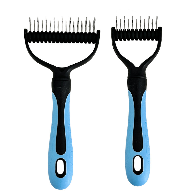 🥳2026 HOT SALE🥳💞50K+ SOLD!🐕💨50% OFF! Dual-Sided Pet Grooming Rake – 9-tooth for mats, 17-tooth for shedding. Skin-safe rounded teeth, ergonomic grip. Less mess, more cuddles. ✨🧡