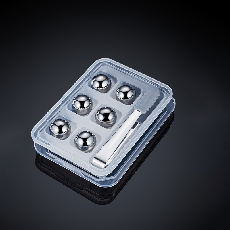 🥳2026 HOT SALE🥳💞50K+ SOLD!🍸💎 50% OFF! Stainless Steel Whiskey Stones – Set includes tray & tongs. Zero dilution, rapid chill. Perfect for a neat dram. A gentleman’s choice. 👔✅