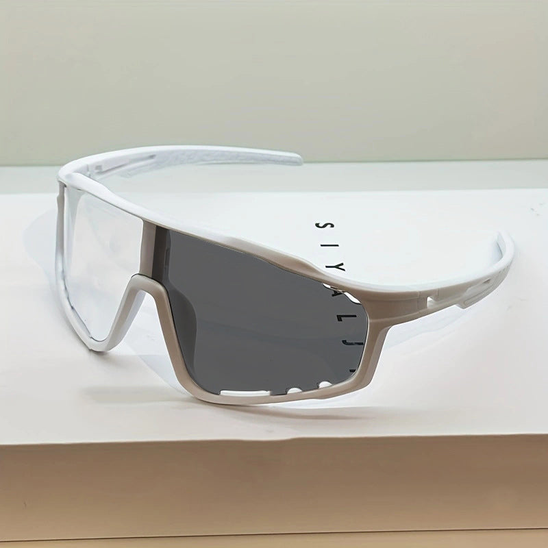 🥳2026 HOT SALE🥳💞50K+ SOLD!🚴🛡️ 50% OFF! UV400 Photochromic Glasses – Clear to tinted, perfect for cycling & driving. Ergonomic fit, all‑day comfort. 🚵‍♂️💨
