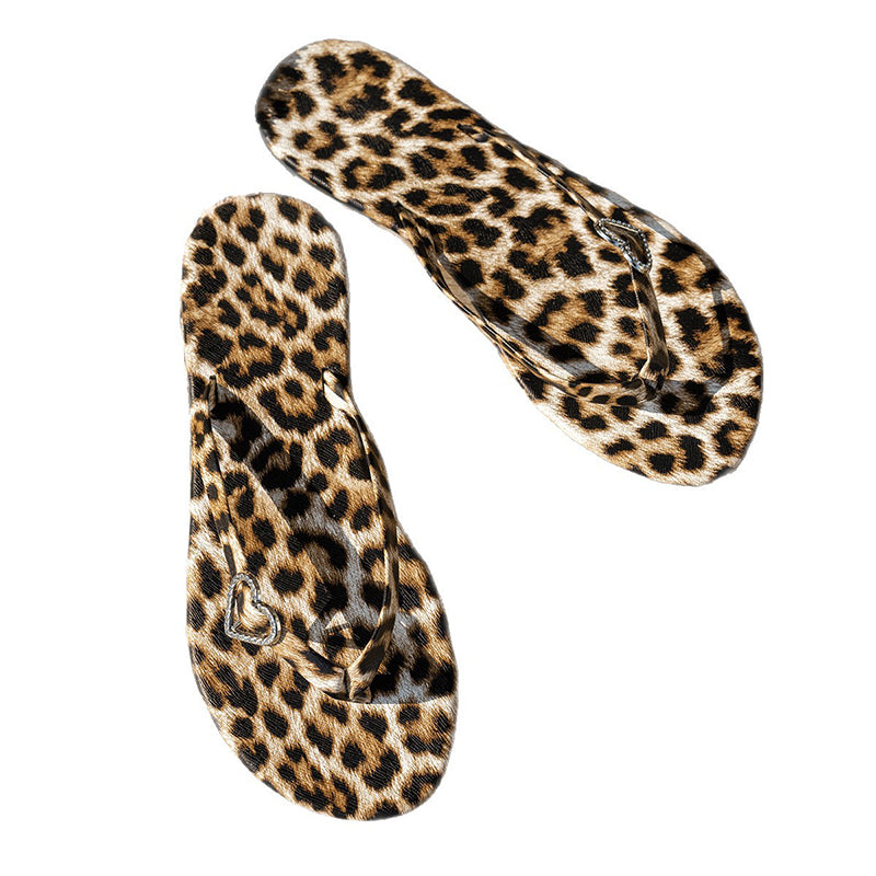 🥳2026 HOT SALE🥳💞50K+ SOLD!❤️🌊 50% OFF! Flip‑Flops with Heart Charm – Chic leopard print, non‑slip & lightweight. A cute gift for mum or grandma. 🎁🐆