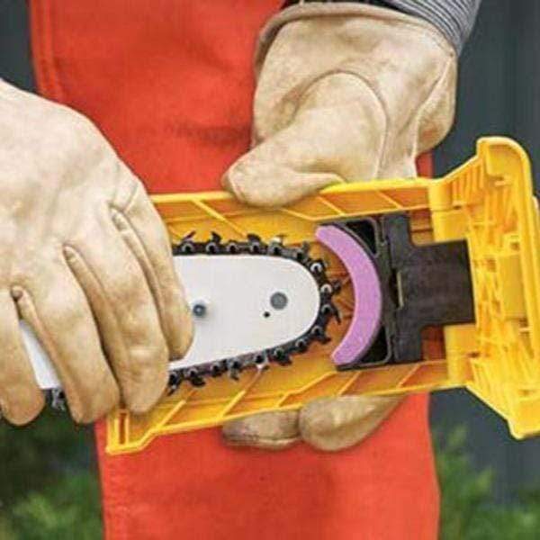 🥳2026 HOT SALE🥳💞50K+ SOLD!⚡🪚 50% OFF! Compact Chainsaw Sharpener – Sharpen in 3-5 seconds, fits all chains. No disassembly needed – just clamp & saw! 🔧✨
