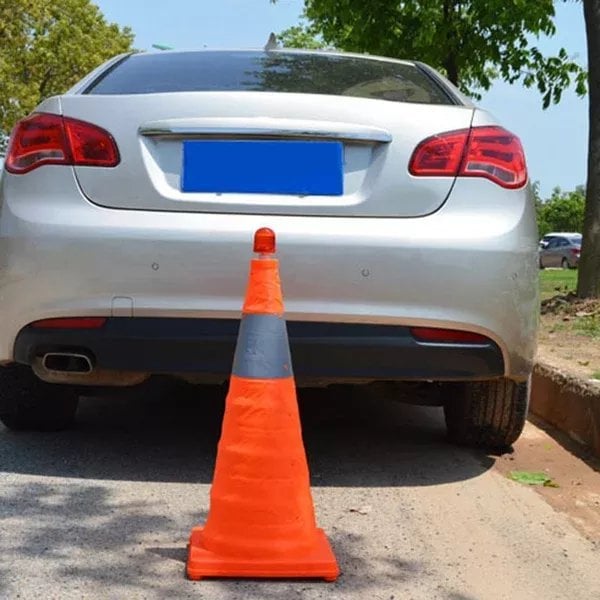🥳2026 HOT SALE🥳💞50K+ SOLD!🚨🛑 50% OFF! Foldable Reflective Safety Cone – Get FREE LED lights! Seen in fog & darkness. Save lives on highways. A must‑have for every car! 🔆✨