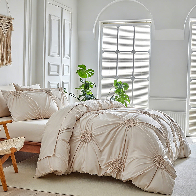 🥳2026 HOT SALE🥳💞50K+ SOLD!💤🌙 50% OFF! Elegant Tufted Floral Pinch Pleat Duvet Cover Set – Premium soft & breathable blend, timeless khaki tone. 35K+ sold – create your dream bedroom today! 🛏️✨
