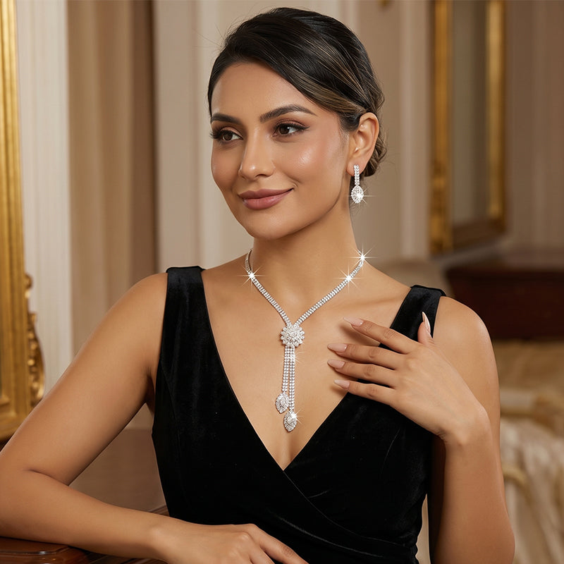 🥳2026 HOT SALE🥳💞50K+ SOLD!🌸✨ 50% OFF! Women‘s Zircon Flower Necklace & Earrings Set – Sparkling floral design, lightweight & elegant. Perfect for daily wear or special occasions! 💎🎀