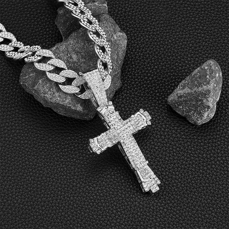 🥳2026 HOT SALE🥳💞50K+ SOLD! 💎✨ 50% OFF! Full Rhinestone Hip‑hop Bold Cross Pendant Necklace – Dazzling crystal cross, chunky chain design. A true statement piece for street style & special occasions – shine like a star! 🌟💛