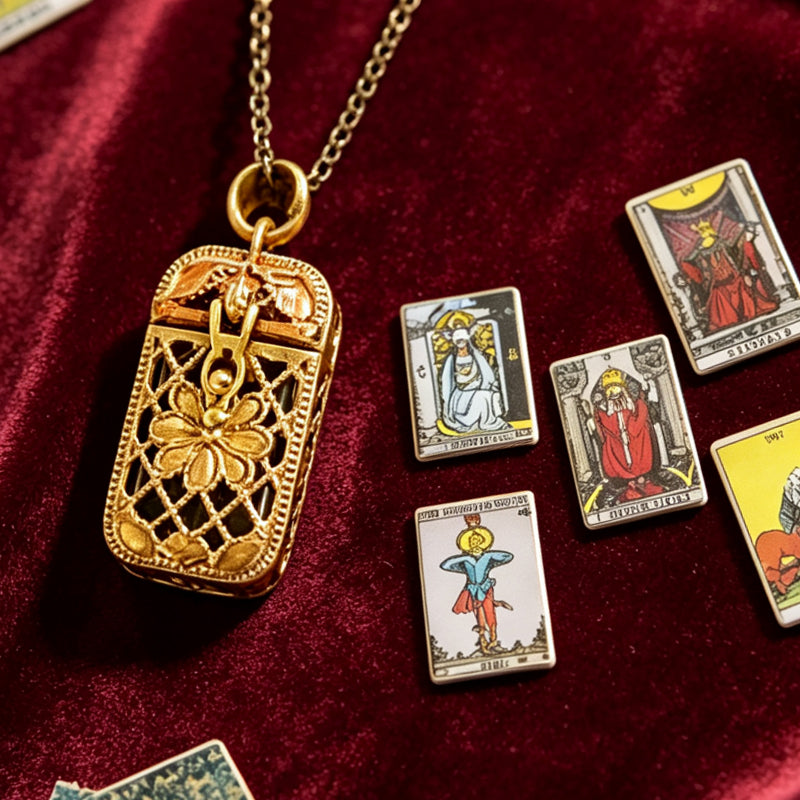 🥳2026 HOT SALE🥳💞50K+ SOLD!🔮✨ 50% OFF! Vintage Tarot Locket Pendant Necklace – Miniature 22‑card deck inside, antique bronze finish. Carry your daily guidance & wisdom everywhere! 📿💫