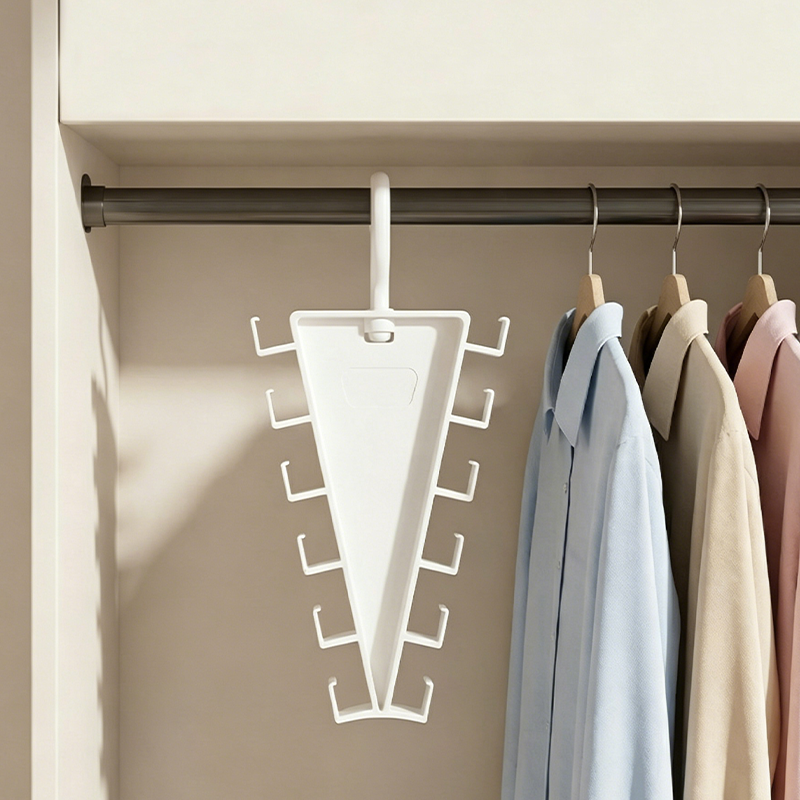 🥳2026 HOT SALE🥳💞50K+ SOLD! 🧣🧢 50% OFF! Triangle Closet Organizer – V-shaped design hangs belts, scarves & ties neatly on both sides. 360° rotating hook – grab what you need without rummaging. Perfect for small wardrobes! 🏠✨