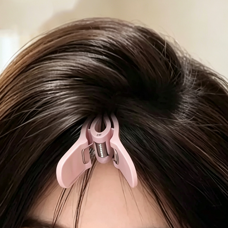 🥳2026 HOT SALE🥳💞50K+ SOLD! 💇‍♀️✨ 50% OFF! Hair Root Volumizing Clip – Instant root lift for high cranial top, face‑slimming effect. Ergonomic & mark‑free – salon volume at home! From £6.99 – buy more, save more! 🪄🌀