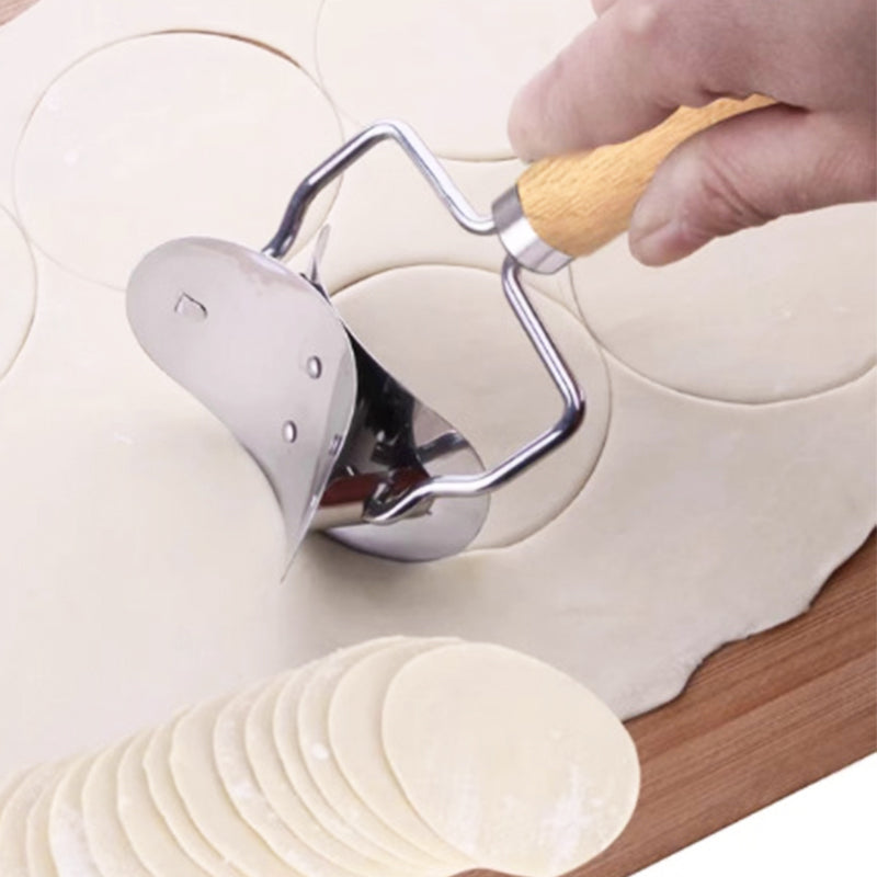 🥳2026 HOT SALE🥳💞50K+ SOLD! 🥟✨ BUY 1 GET 1 FREE! Stainless Steel Dumpling Wrapper Cutter – Sharp precision blade, multi‑pastry use & easy clean. Homemade dumplings in seconds – a must‑have for every kitchen! 🔪💪