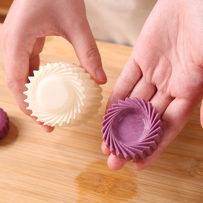 🥳2026 HOT SALE🥳💞50K+ SOLD! 🥮💦 50% OFF! Creative Pastry Mold – fully detachable design cleans in seconds, no trapped dough. Sharp engraved patterns leave professional-looking results. Baking made simple & fun! From £4.99! 🧼✅