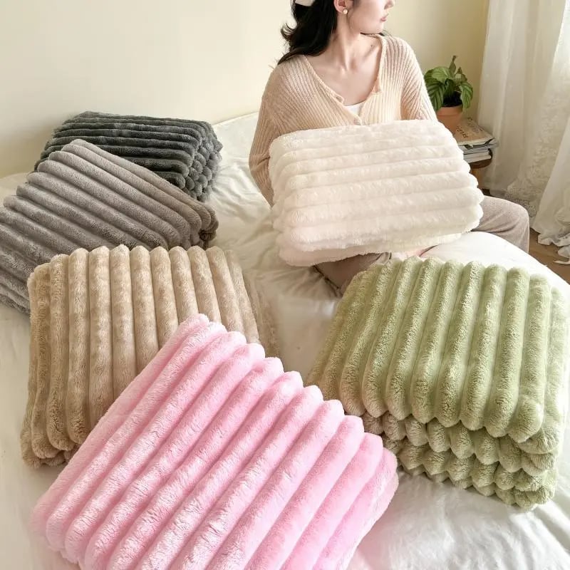 🥳2026 HOT SALE🥳💞50K+ SOLD! 🛏️☁️ LIMITED-TIME 50% OFF! Thickened Rabbit Plush & Milk Velvet Blanket – ultra-soft, warm & versatile. Perfect for home, office & travel! ✨💚