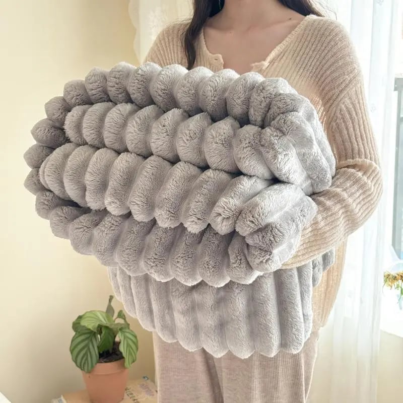 🥳2026 HOT SALE🥳💞50K+ SOLD! 🛏️☁️ LIMITED-TIME 50% OFF! Thickened Rabbit Plush & Milk Velvet Blanket – ultra-soft, warm & versatile. Perfect for home, office & travel! ✨💚