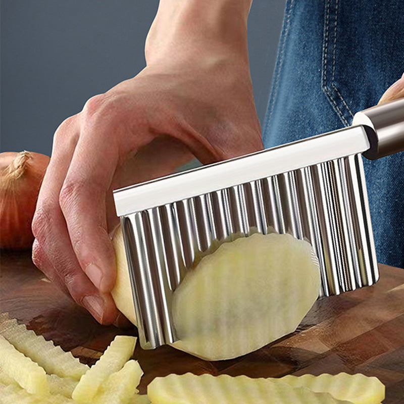 🥳2026 HOT SALE🥳💞50K+ SOLD! 🥔🔪 50% OFF! Stainless Steel Crinkle Cut Knife – effortlessly makes wavy fries & decorative veggie slices. Fun textures kids love & rust-resistant! 🛡️✅