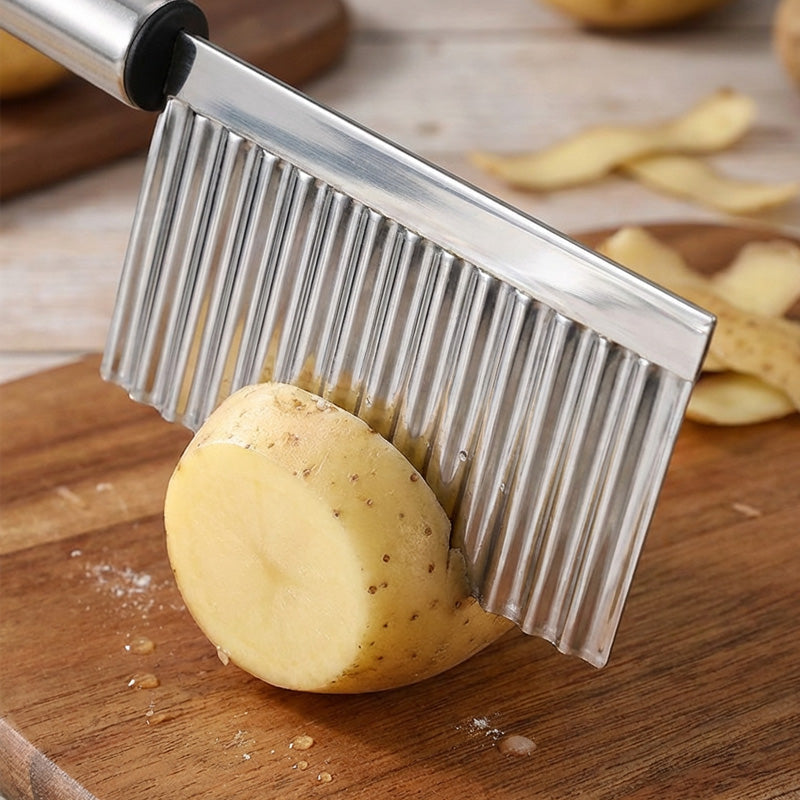 🥳2026 HOT SALE🥳💞50K+ SOLD! 🥔🔪 50% OFF! Stainless Steel Crinkle Cut Knife – effortlessly makes wavy fries & decorative veggie slices. Fun textures kids love & rust-resistant! 🛡️✅